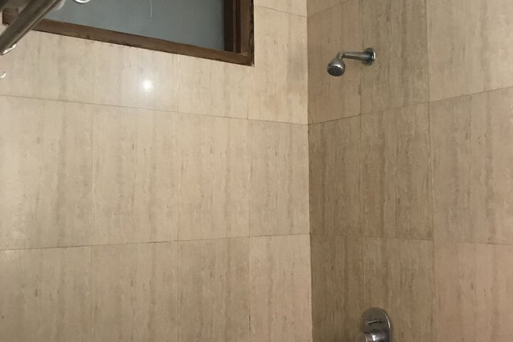 Room 18 of 18