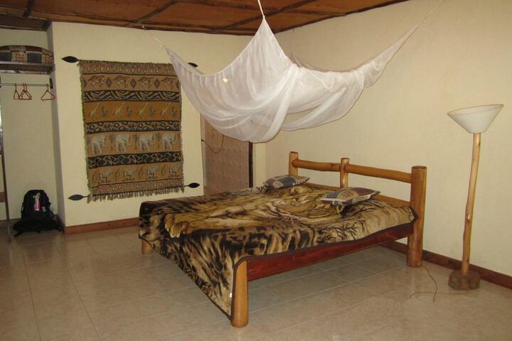 Room 4 of 9