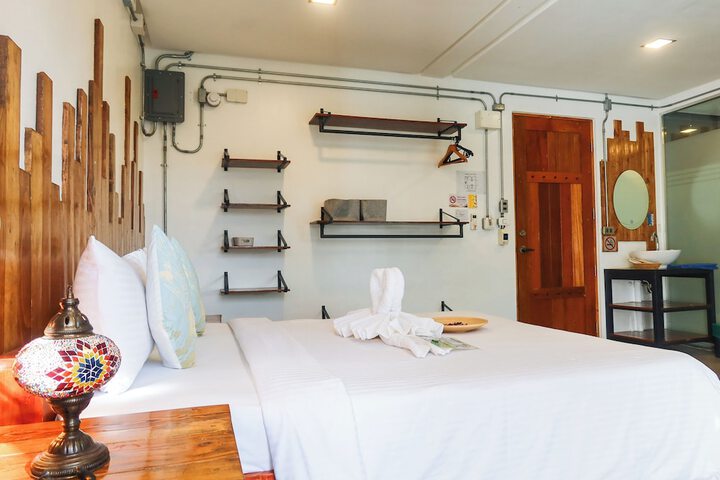 Room 28 of 240