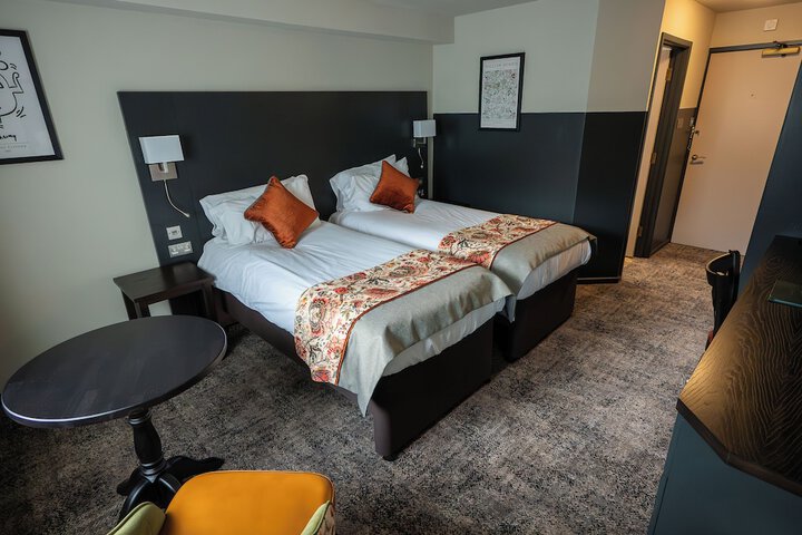Room 2 of 61
