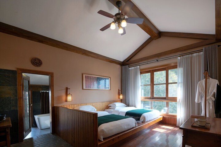 Room 34 of 111