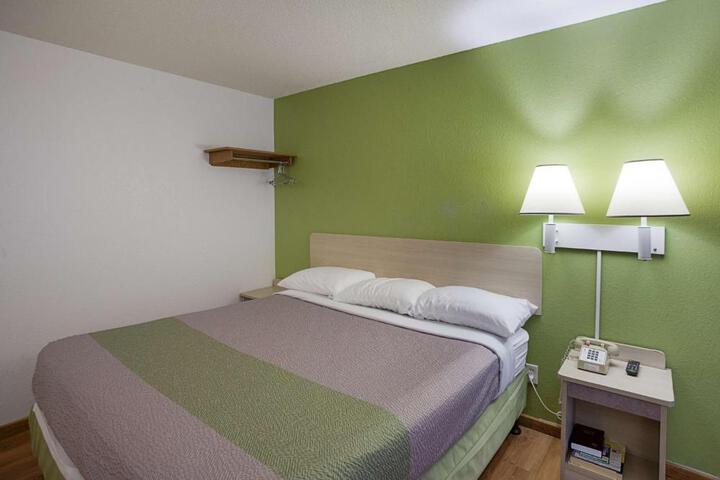 1 King Bed Refrigerator (8 of 10)