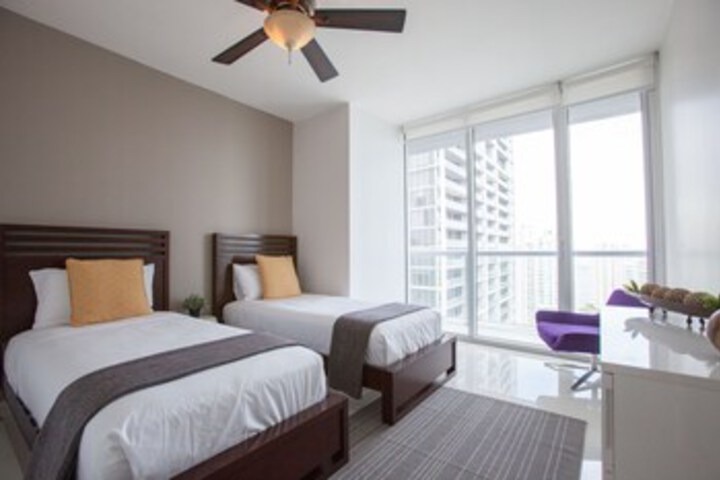 Room 28 of 34