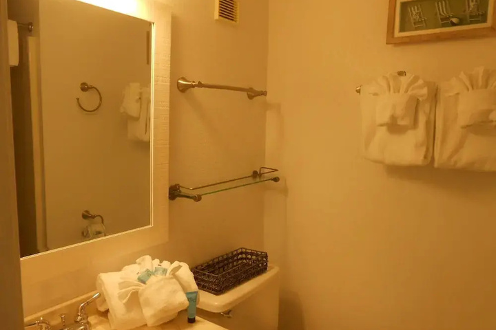 Room 9 of 17