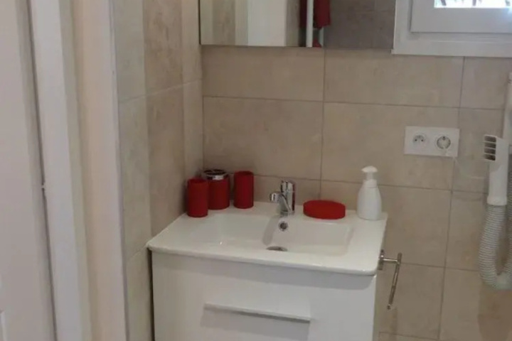 Room 9 of 15