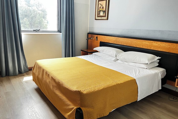 Room 10 of 21