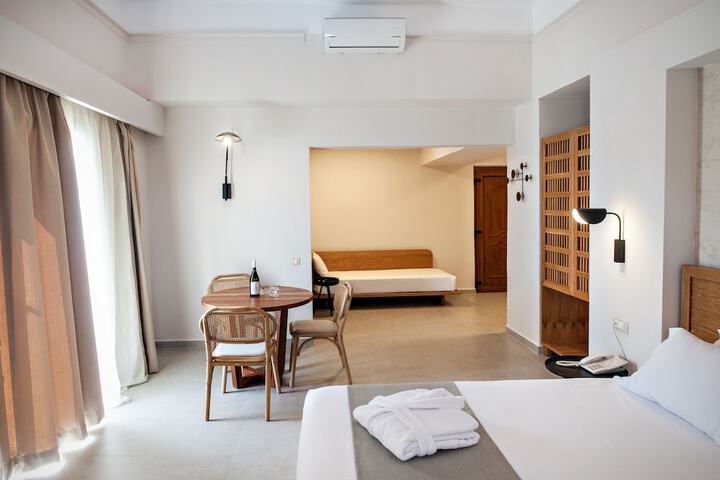 Room 4 of 20