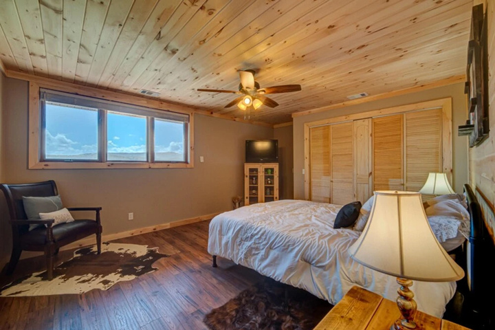Room 4 of 24