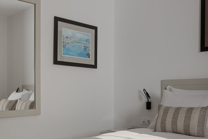 Room 2 of 92