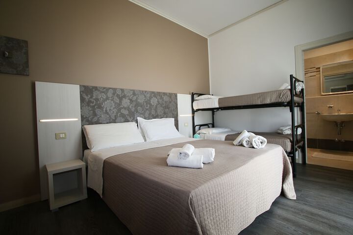 Room 10 of 161