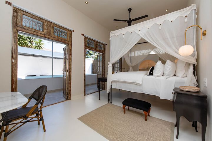 Room 3 of 194