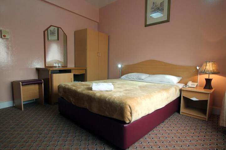 Room 10 of 16