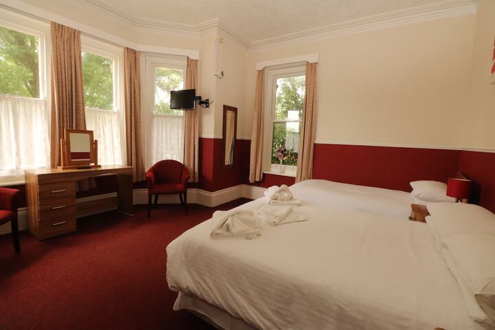 Room 33 of 53