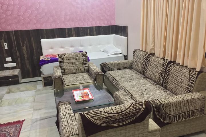 Room 9 of 14