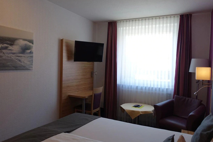 Room 7 of 10