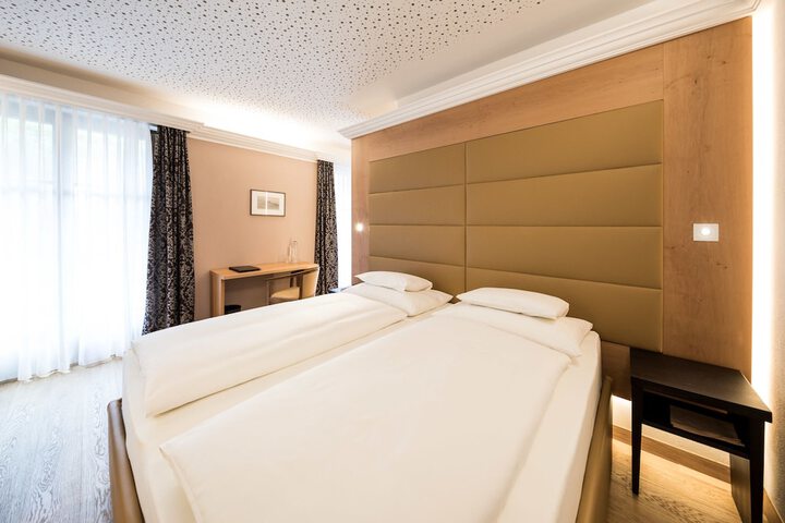 Room 10 of 44