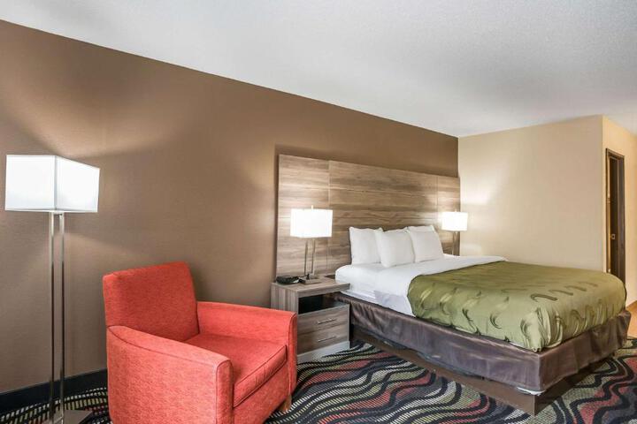 1 King Bed Business Room (3 of 15)