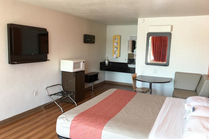 Room 7 of 35