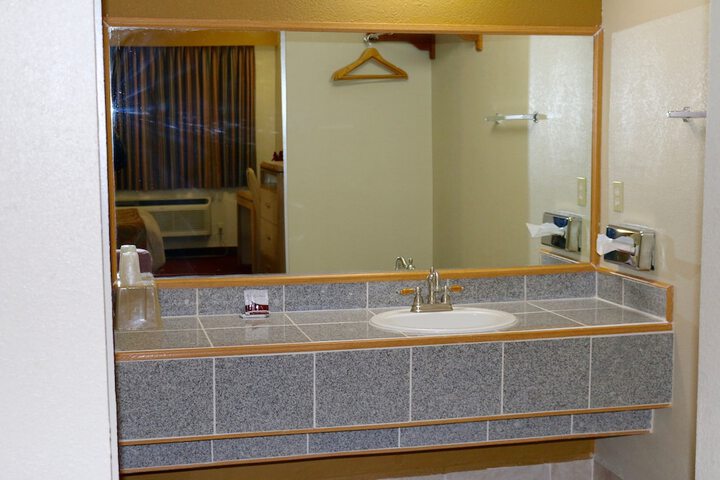 Bathroom sink