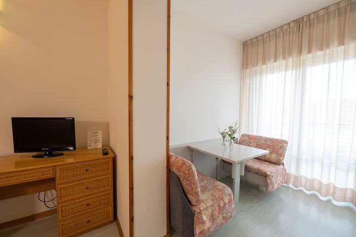 Room 14 of 83