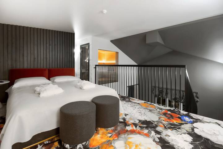 Room 2 of 70