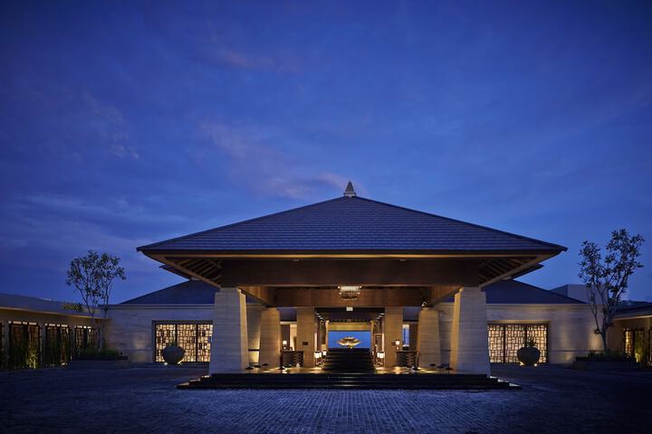 Check-in/check-out kiosk