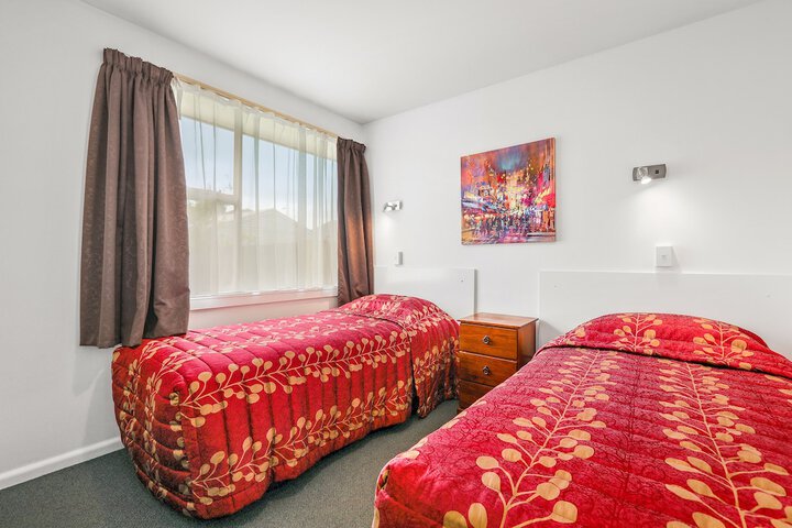 Room 13 of 38
