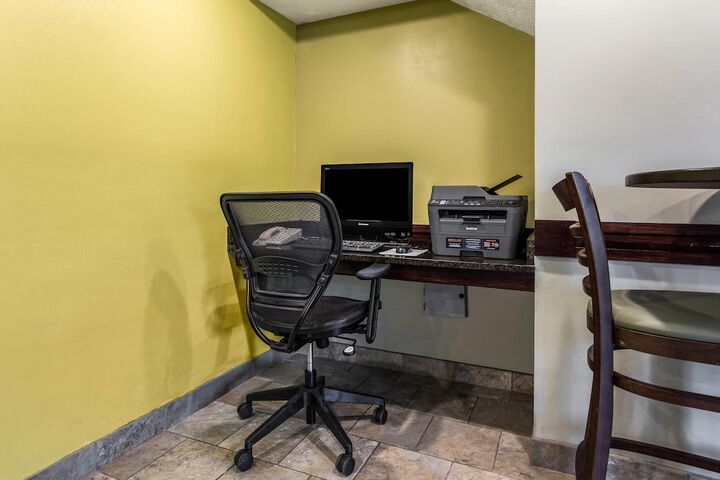Business Center 48 of 52