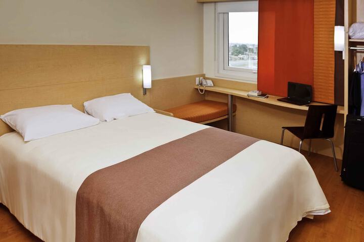 Room 3 of 34
