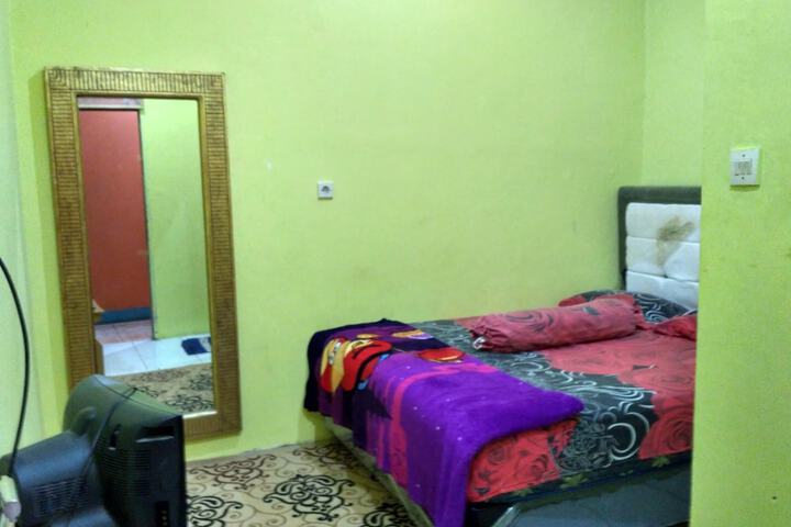 Room 8 of 12