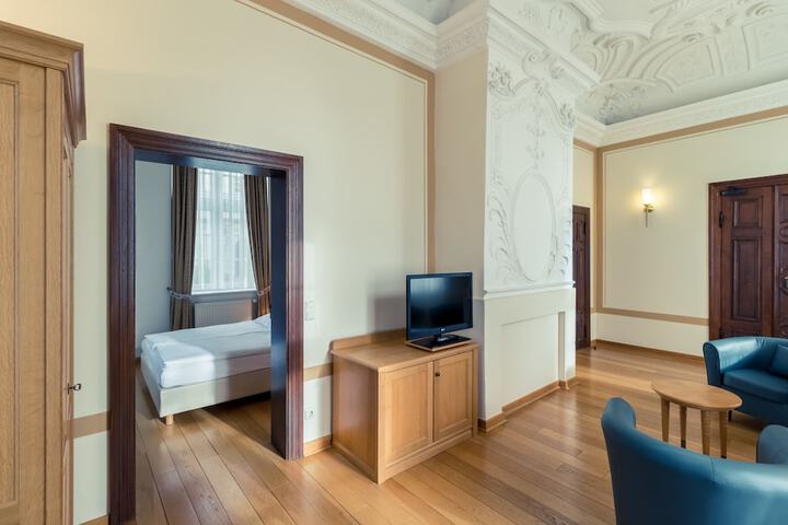 Room 12 of 46