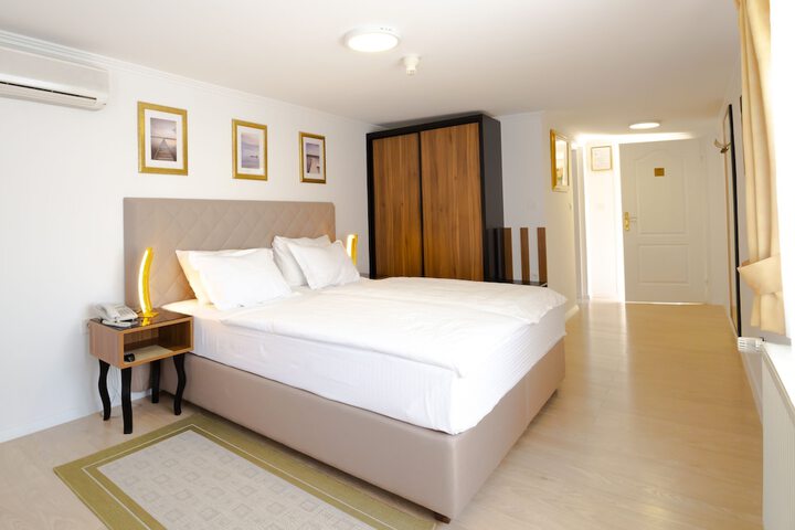 Room 20 of 33