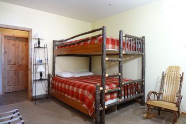 Room 8 of 18