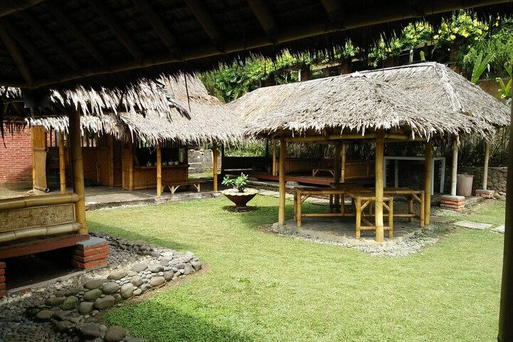 Hotel Exterior 165 of 184