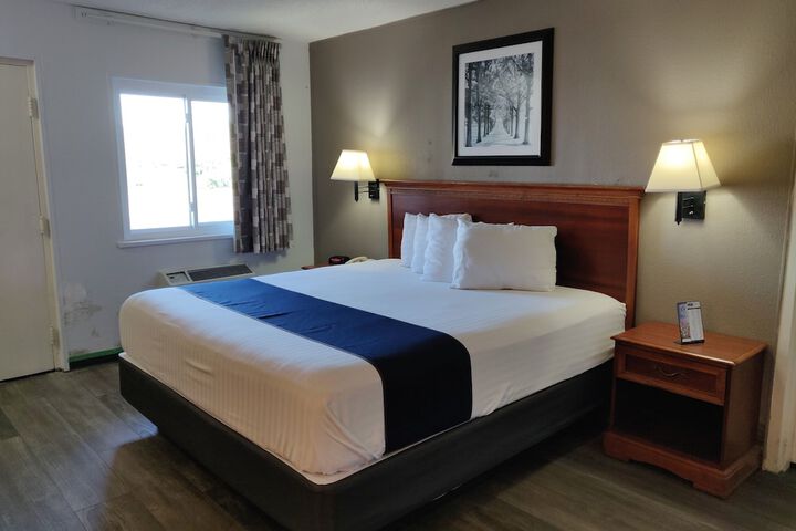 Deluxe Single Double Bed (1 of 11)