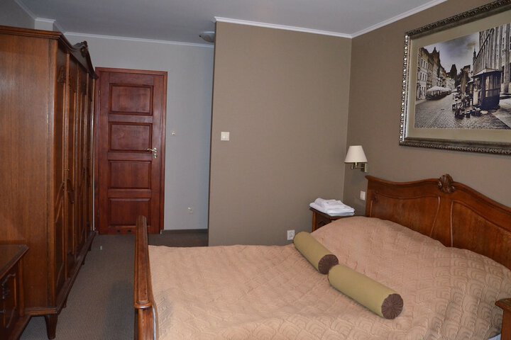 Room 8 of 69