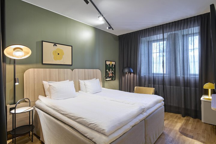 Room 25 of 65