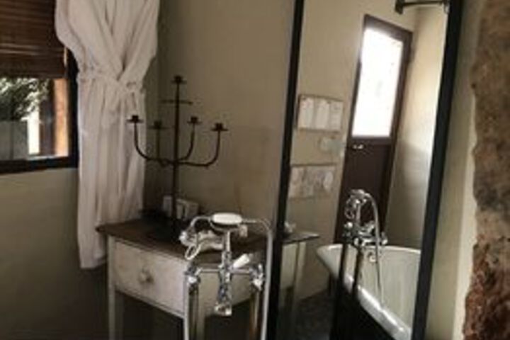 Room 8 of 99