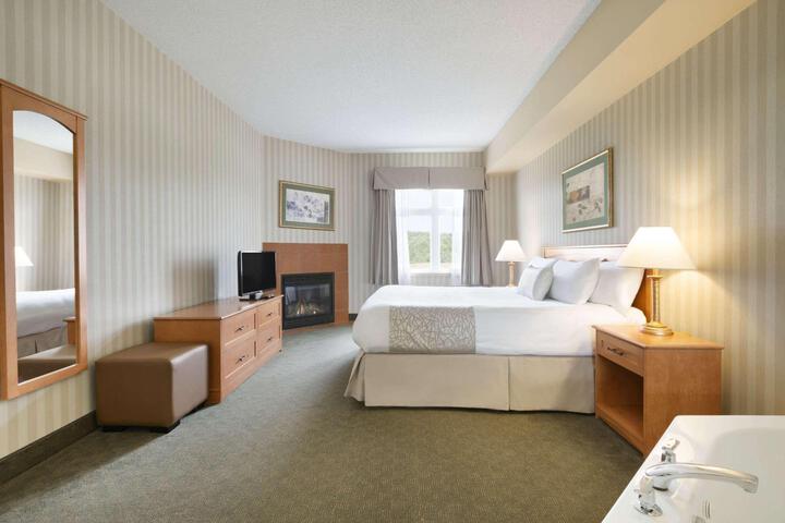 1 King Bed (7 of 14)