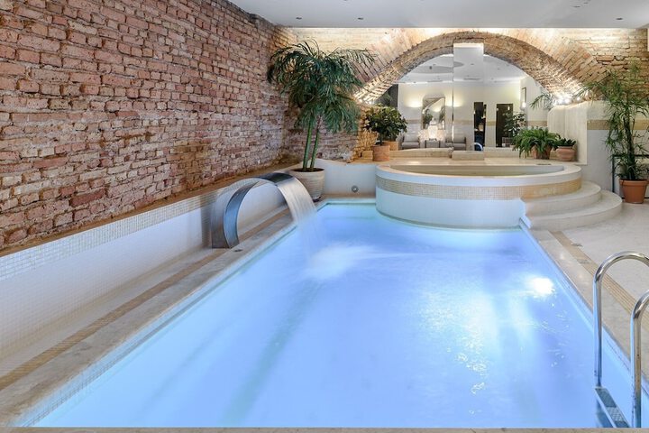 Pool 60 of 92