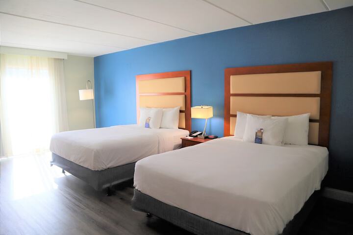 2 Queen Beds (2 of 4)
