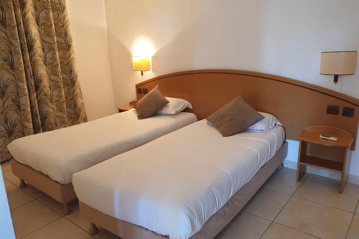 Room 8 of 22