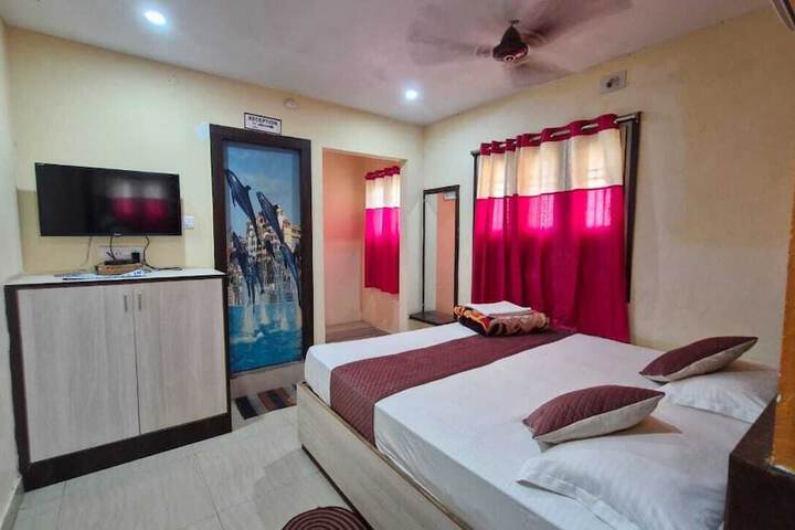 Room 3 of 28