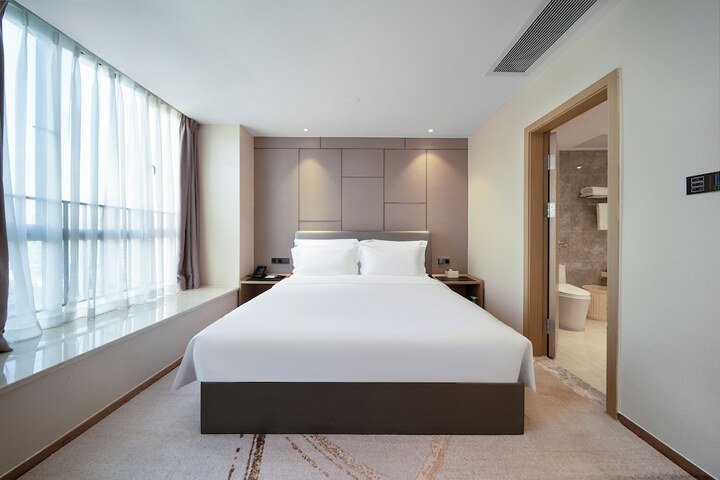 Room 14 of 83