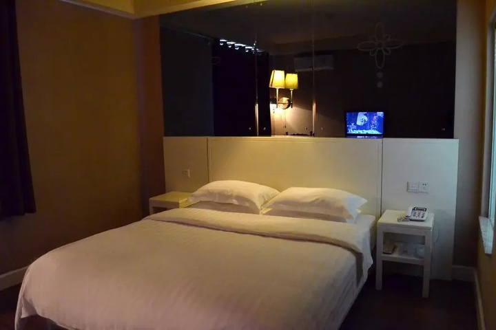 Room 4 of 11