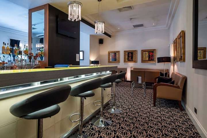Lounge 44 of 47