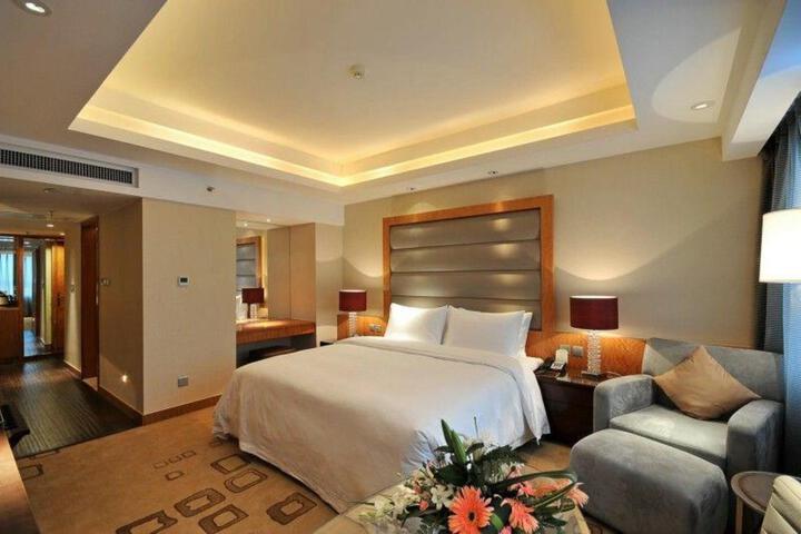 Room 3 of 33