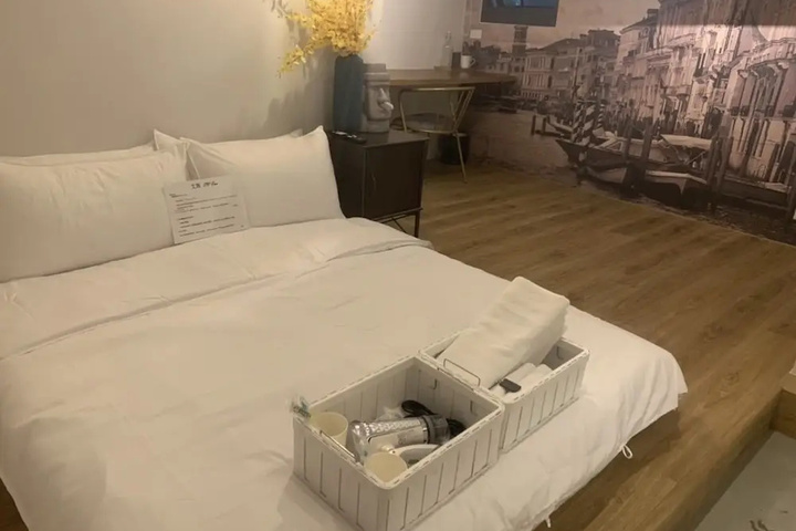 Room 2 of 14