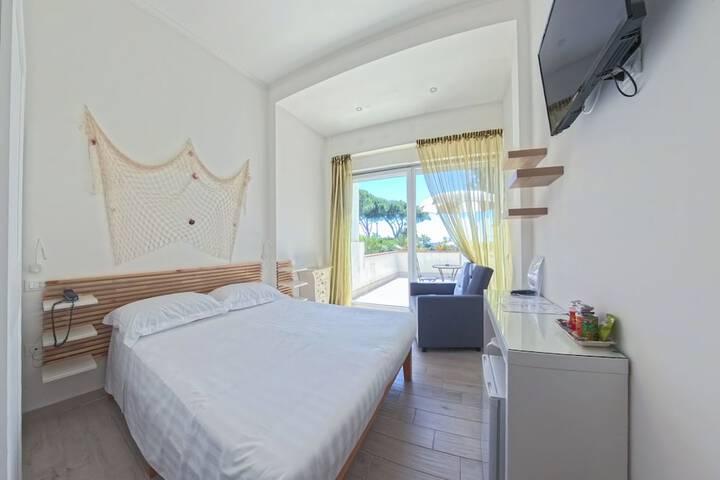 Room 14 of 65