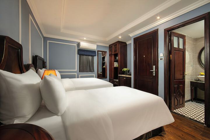 Room 10 of 35